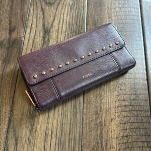 Fossil NWT Wine Color Leather Zipper Wallet Rose‎ Gold details